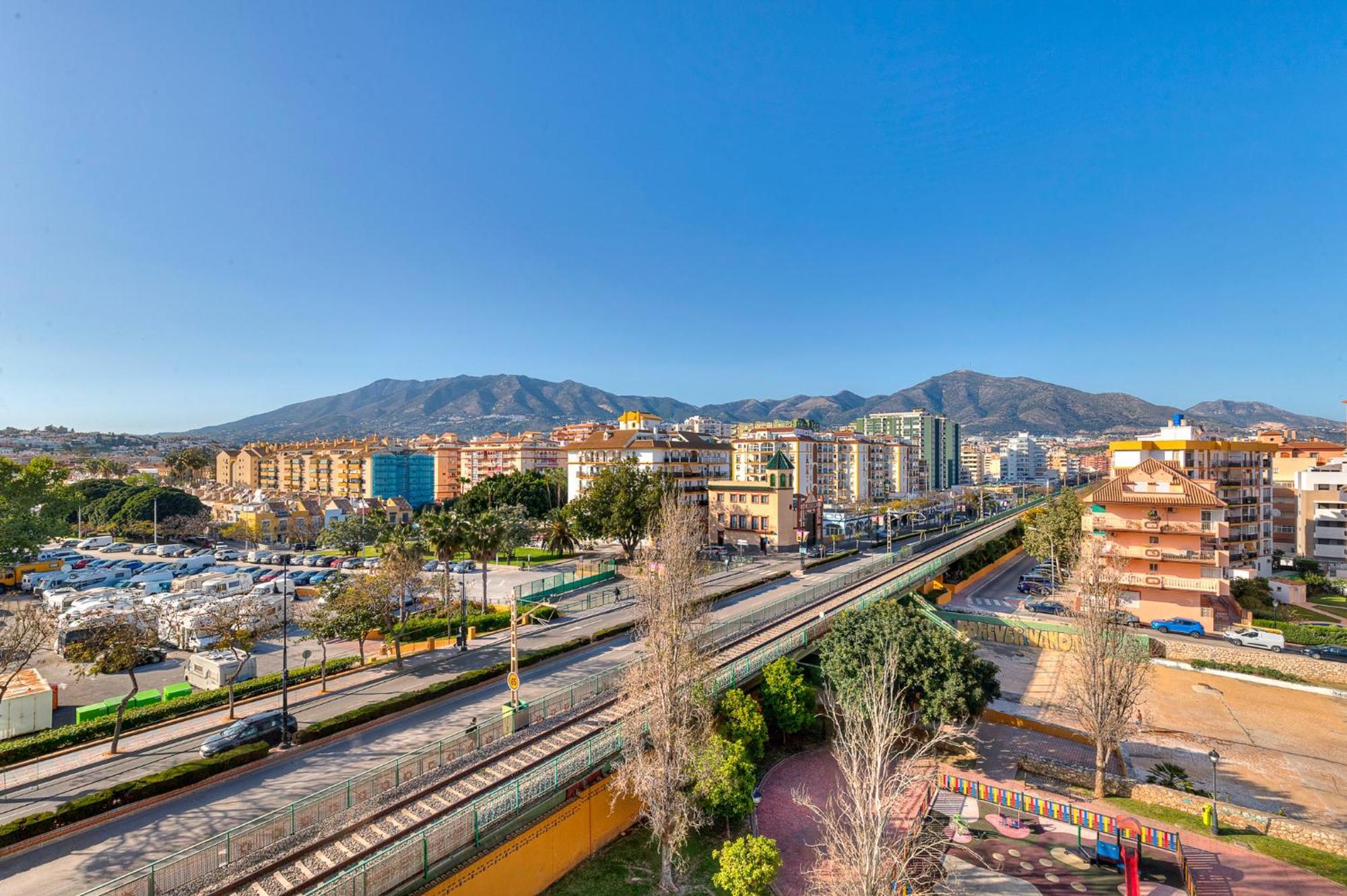 Solana Lindamar Apartment Фуeнхирола Екстериор снимка